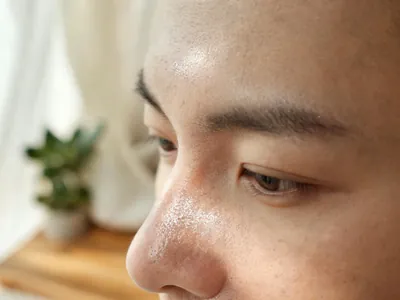 Oily skin: a calm illustration of the appearance