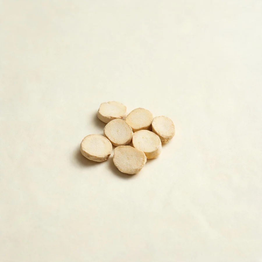 Dried Ban Xia tuber arranged in a shallow bowl