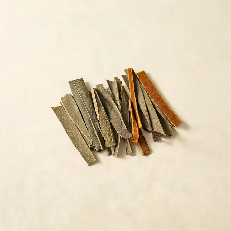 Dried Pi Pa Ye leaf arranged in a shallow bowl